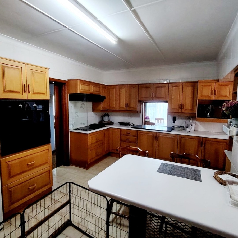 5 Bedroom Property for Sale in Vincent Heights Eastern Cape